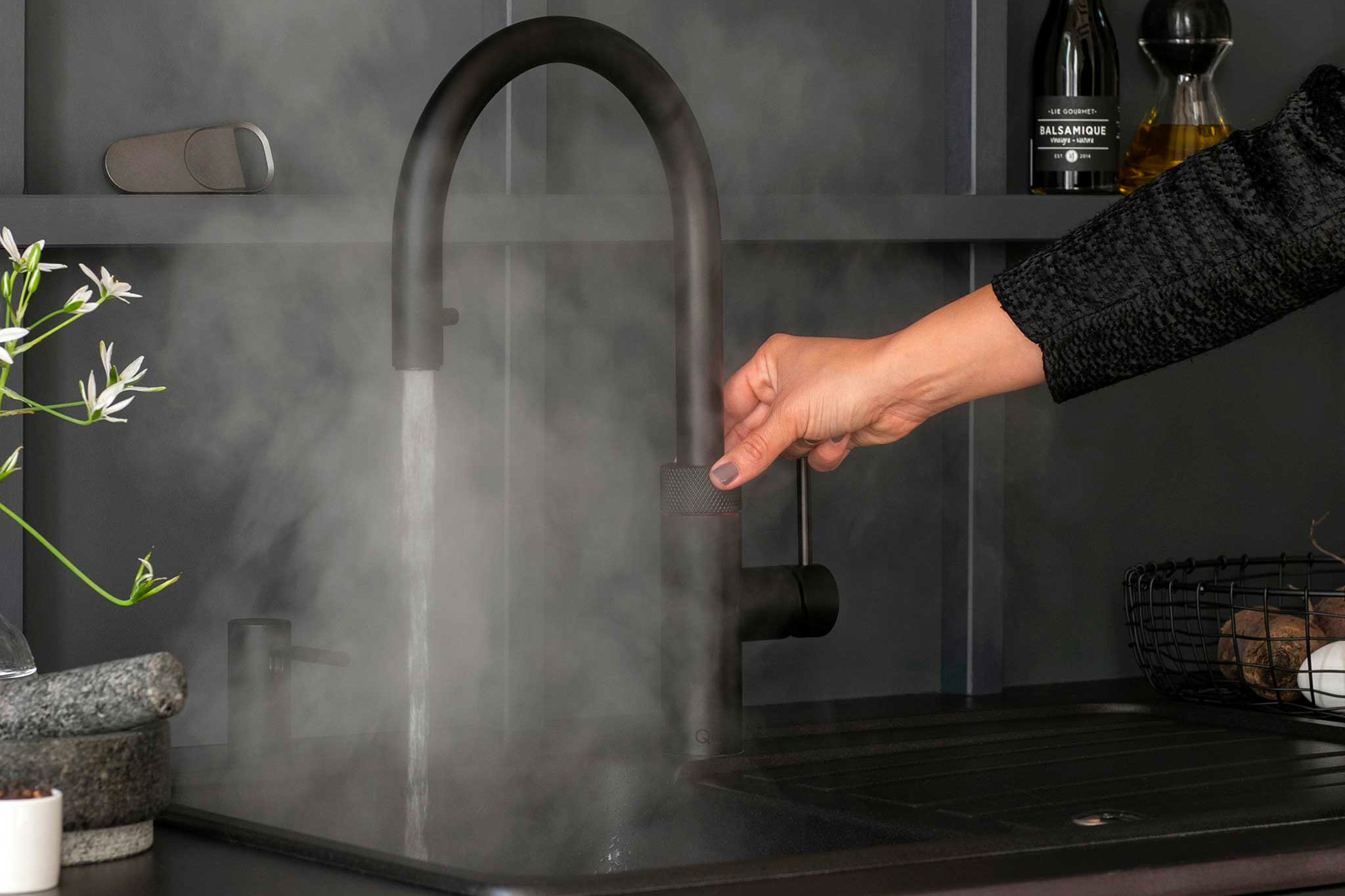 black quooker tap