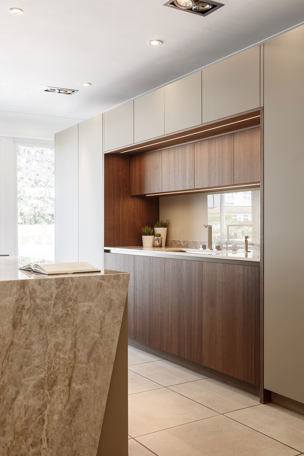 BOSSA Fluted walnut veneer doors