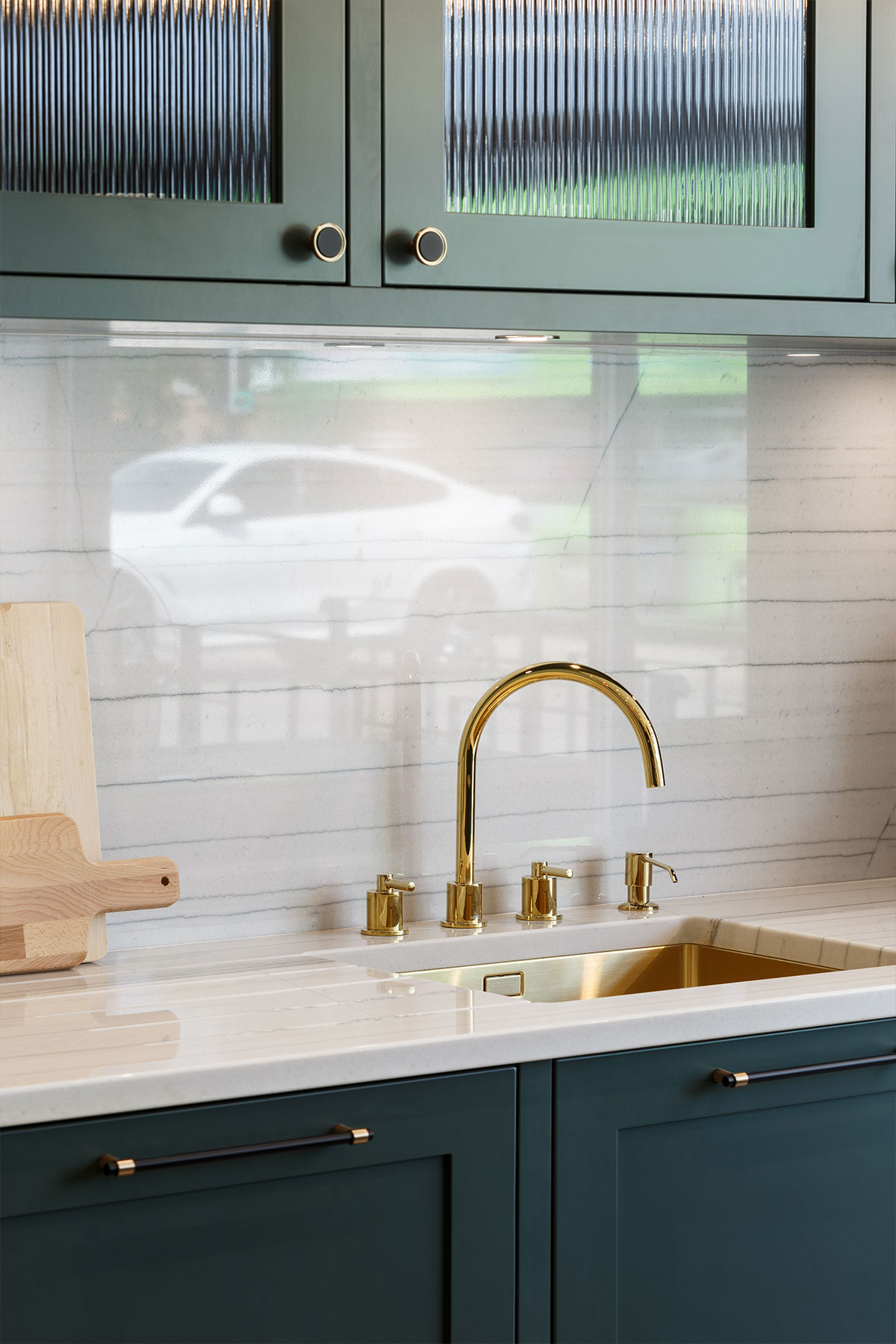 1810 Sink and tap