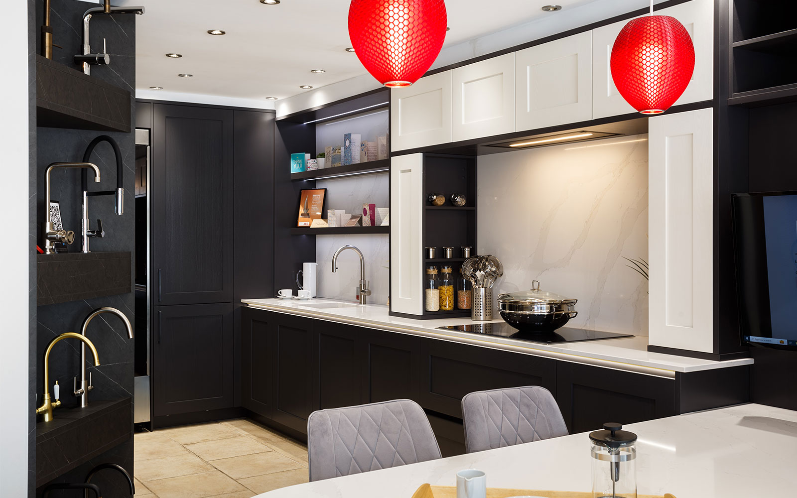 Handleless Shaker Kitchen