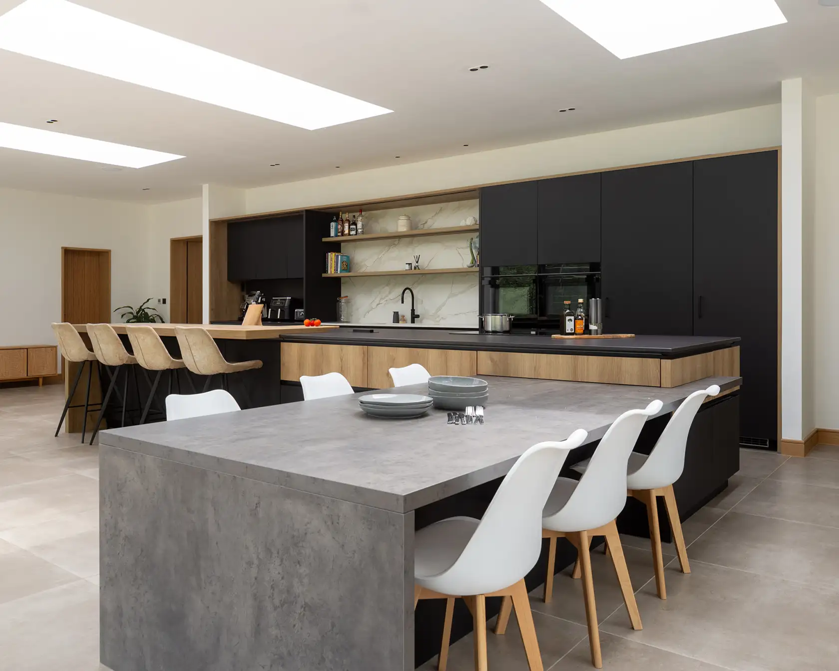 Kitchen breakfast bar