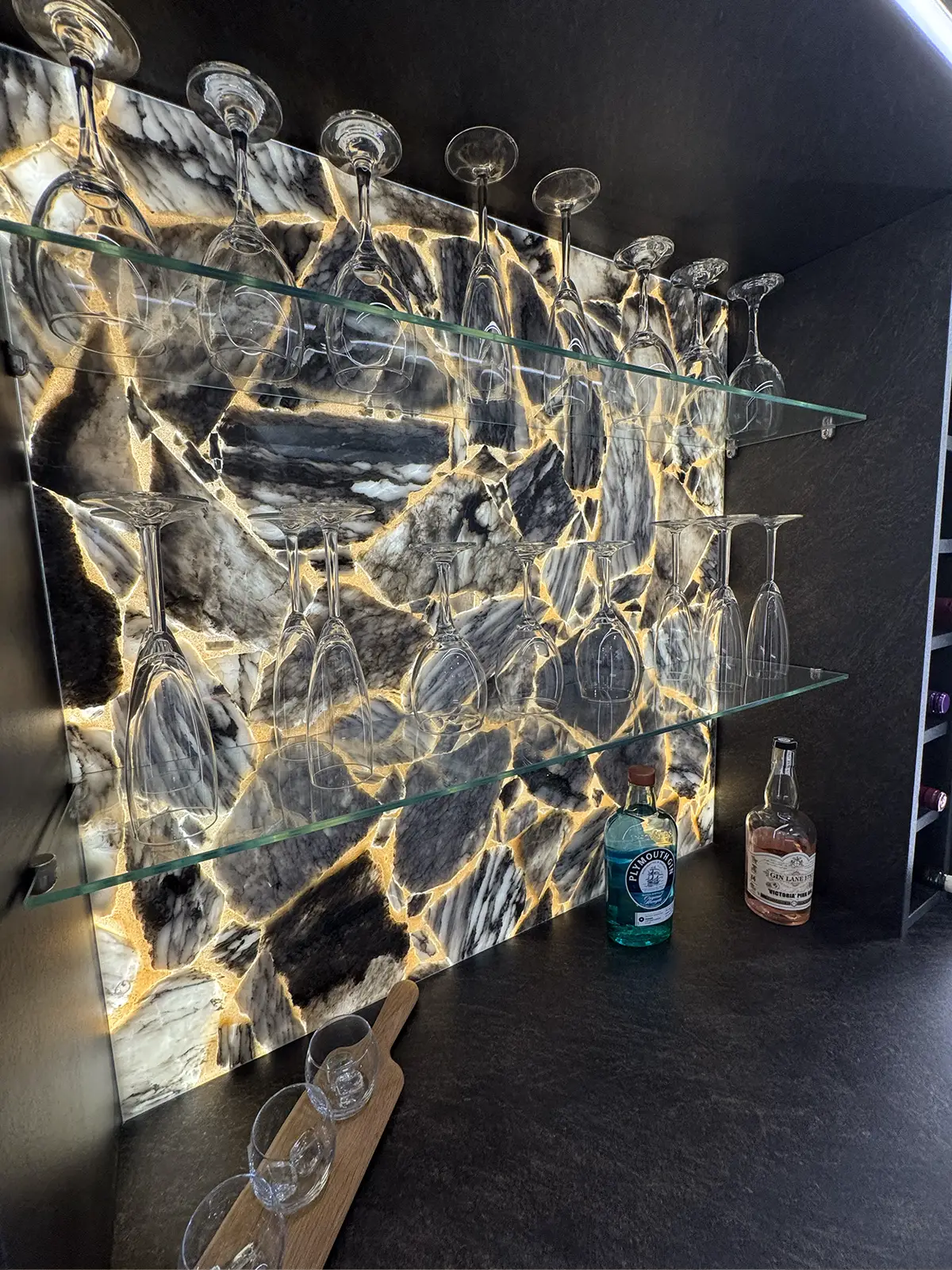 onyx backsplash